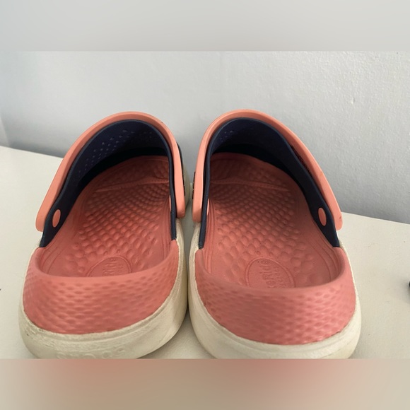 Navy Blue/Pink Crocs US Women’s 6 - Picture 6 of 7